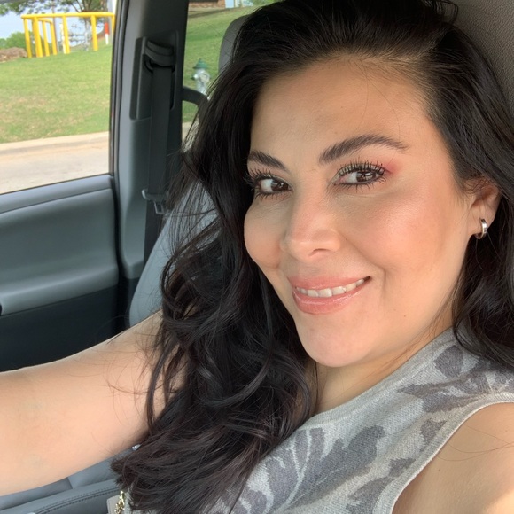 Meet your Posher, Karina - Picture 5 of 6